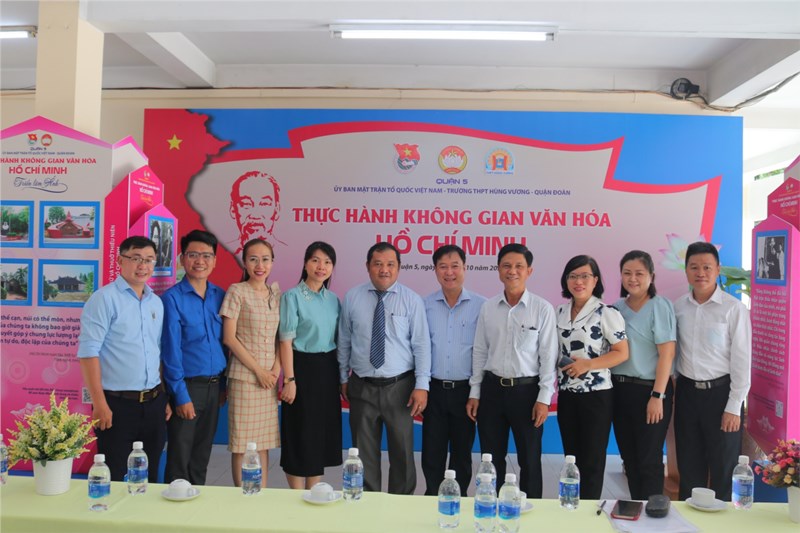 <a href="/tin-tuc-su-kien/hoc-sinh-duoc-hoc-tap-va-ren-luyen-tu-khong-gian-van-hoa-ho-chi-minh/ctfull/14507/465886">Học sinh được học tập và rèn luyện từ Không<span class=bacham>...</span></a>