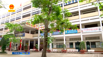 Tp hồ chí minh (trường thpt nguyễn khuyến): khử khuẩn trường lớp đón học sinh đi học trở lại