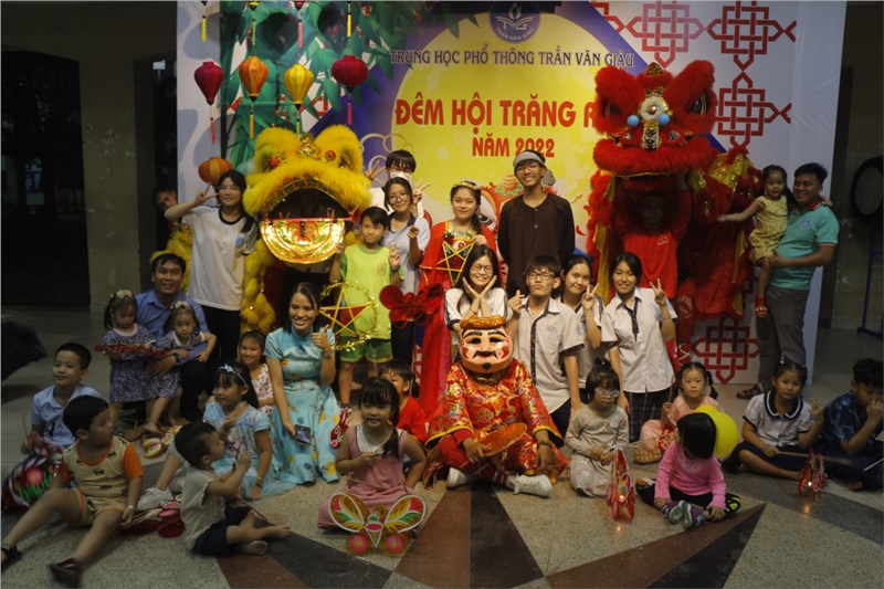 <a href="/tin-tuc-su-kien/dem-hoi-trang-ram-nam-2022/ct/14207/463894">Đêm Hội Trăng Rằm Năm 2022</a>