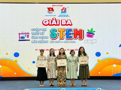 Câu Lạc Bộ Hóa Học Với Sắc Màu Cuộc Sống