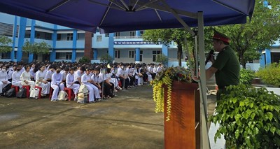 Trung tâm  tổ chức buổi tuyên truyền luật an toàn giao thông đầu năm học 2025