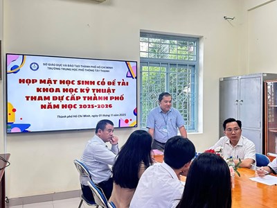 Ban lãnh đạo nhà Trường gặp gỡ, động viên học sinh tham gia cuộc thi Khoa học kỹ thuật cấp Thành Phố năm học 2025-2026