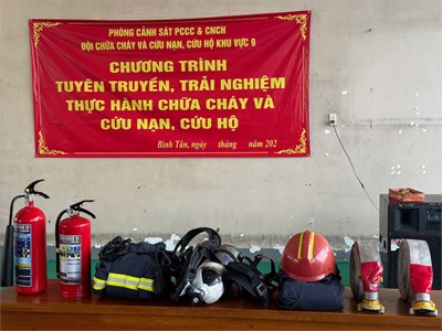 Chương trình  Một ngày trải nghiệm làm Chiến sĩ phòng cháy chữa cháy 
